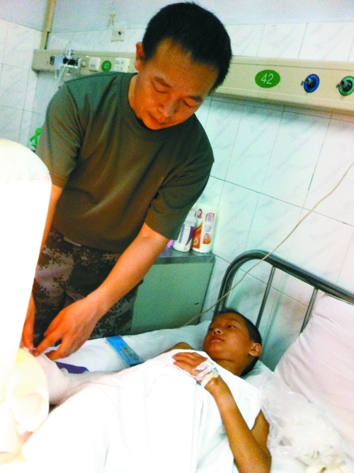 冬冬在接受治疗.jpg